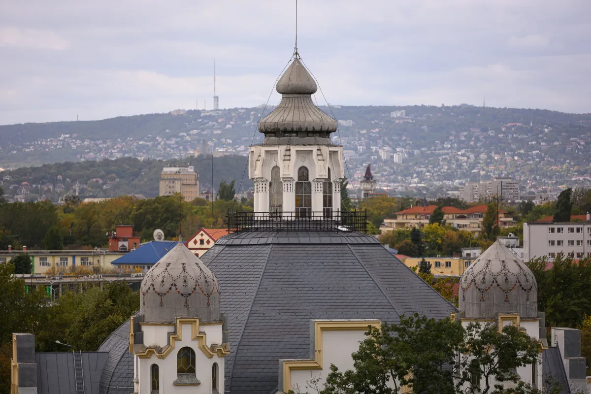 Kőbányacover
